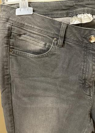 Джинси жіночі сірого кольору 8