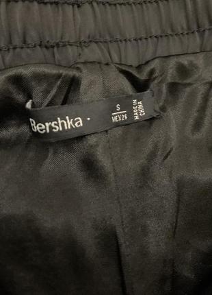 Чорні штани в паєтках bershka3 фото