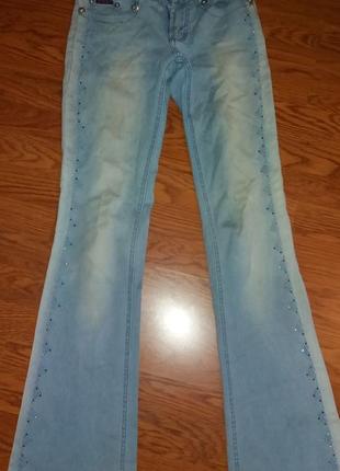 Жіночі джинси кльош блакитні, зі стразами, молодіжні 25 розмір. б.в. без дефектів