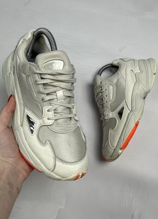 Женские кроссовки adidas falcon