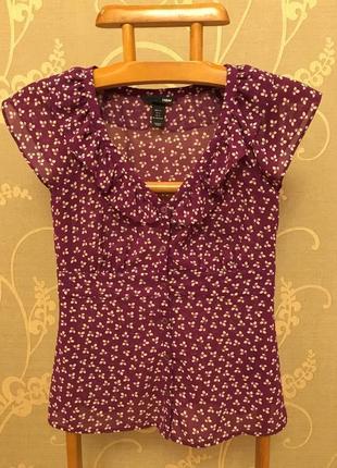 Очень красивая и стильная брендовый блузка в цветашках.4 фото