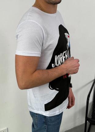 Мужская белая футболка котон джокер2 фото