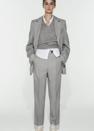 Брюки с завышенной талией и складками спереди