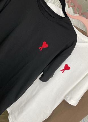 Трендова жіноча футболка амі з вишивкою, футболка кольору мокко з серцем6 фото
