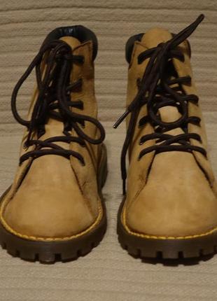 Брутальні шкіряні черевики кольору camel dr. martens. англія. 38 р4 фото