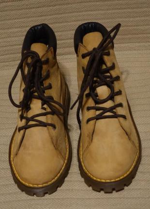 Брутальні шкіряні черевики кольору camel dr. martens. англія. 38 р5 фото