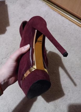 Ботільйони бардові