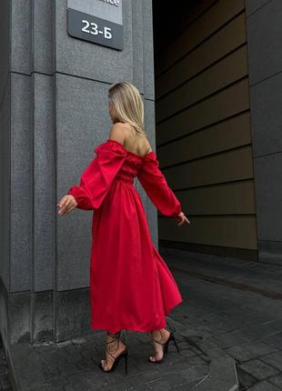 Платье миди с длинными объемными рукавами открытыми плечами приталенное с обильной юбкой платье стильная трендовая черная розовая красная4 фото
