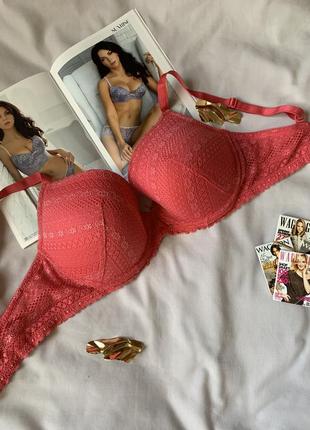 Красивый бюстгальтер розовый лифчик