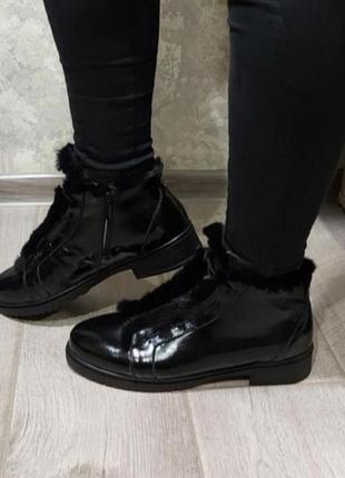 Ботинки из натуральной лаковой кожи