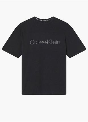 Женская oversize футболка от calvin