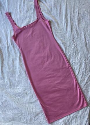 Розовое платье миди