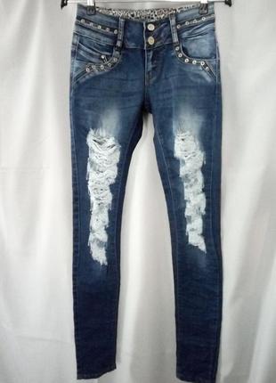 Стильные джинсы с дырками.  №1dj