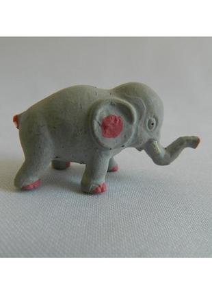 Статуетка кераміка слон сірий із малиновими вушками1 фото