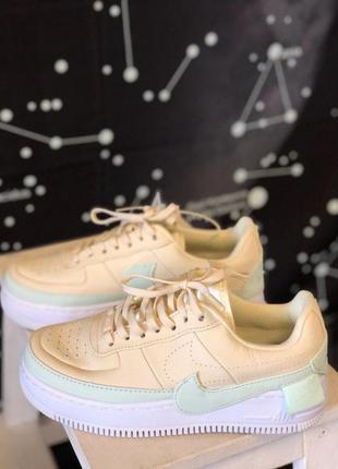 Красивейшие женские кроссовки nike air force 1 молочные2 фото