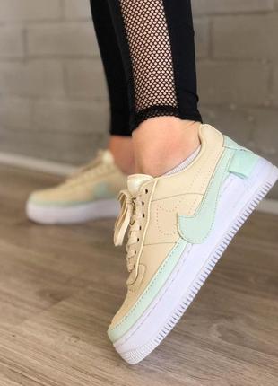 Красивейшие женские кроссовки nike air force 1 молочные6 фото