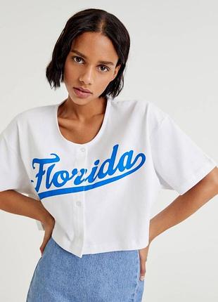 Топ на пуговицах с надписью кроп топик белый