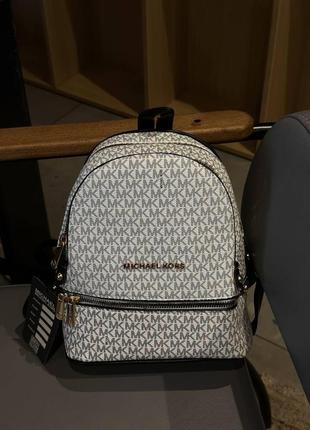 Женский рюкзак michael kors monogram backpack mini white белый1 фото