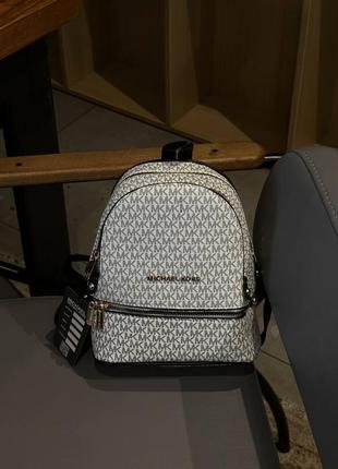 Женский рюкзак michael kors monogram backpack mini white белый2 фото