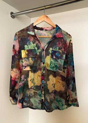 Цветочная женская рубашка блузка с цветочным принятом на пуговицах из шифона