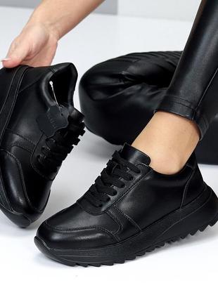 Женские черные кроссовки кожаные