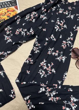 Летние брюки с цветочным узором3 фото