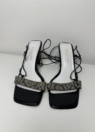 Босоножки на каблуке с тонкими ремешками на завязках кожа1 фото