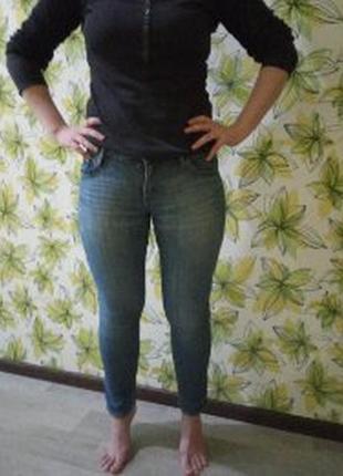 #розвантажуюсь светло-синие джинсы скинни ровные мом средняя посадка xs-s h&m