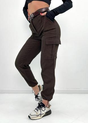 Актуальные удобные бежевые женские штаны из вельвета повседневные женские штаны с боковыми карманами штаны кэжуал штаны на резинках снизу3 фото