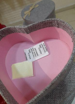 Подарункові коробки упаковка подарунків картонна серце бантиком 25*22*10см сіре щільна тканина під джинс4 фото