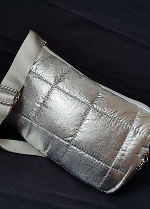 Срібляста сумочка крос-боді5 фото