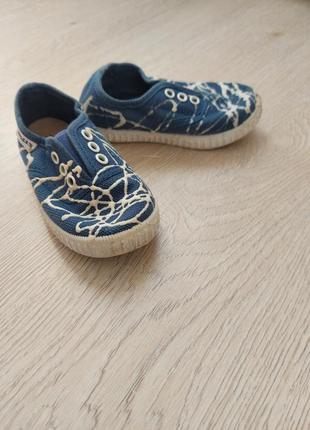 Взуття для малюків