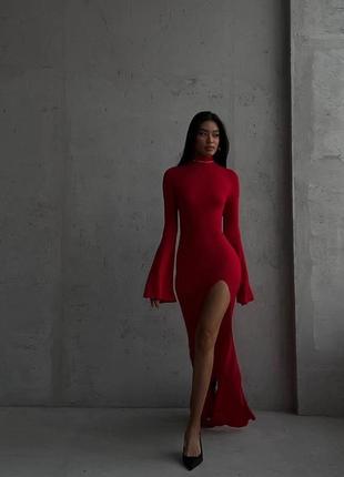 Жіноча червона розкішна довга сукня максі з глибоким вирізом на спині та з розкльошеними рукавими3 фото