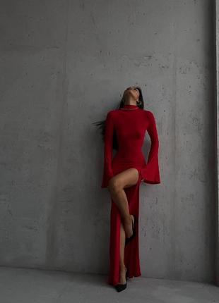 Жіноча червона розкішна довга сукня максі з глибоким вирізом на спині та з розкльошеними рукавими5 фото