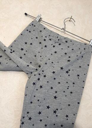 Gloria jeans штаны на девочку 6-10лет серые трикотажные для дома /сна принт чёрные звёзды хлопок3 фото