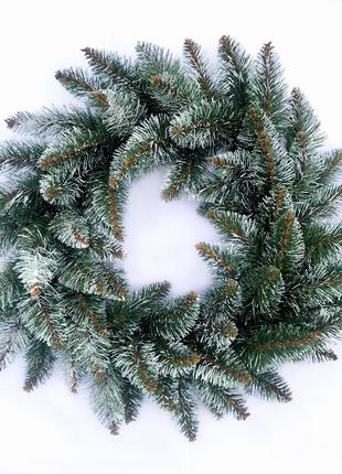 Венок новогодний рождественский elegant из искусственной хвои d-50 см зелёный с белыми кончиками1 фото