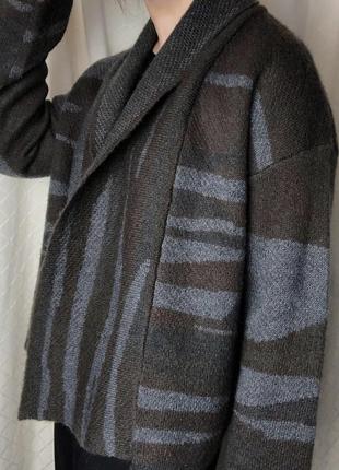Кардиган bohemia из мохера альпаки и шерсти асимметричный крой дизайнерский оверсайз свитер накидка мохерный шерстяной шерсть абстрактный стиль4 фото