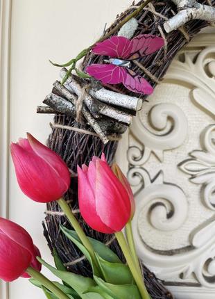 Весенний декоративный венок "весенняя роскошь" с тюльпанами и котиками 45 см.9 фото