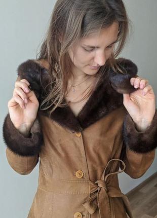 Елегантне шкіряне пальто з норкою