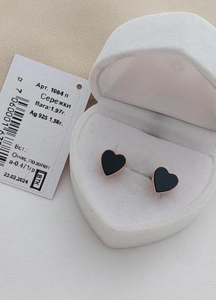 Сережки позолочені зі срібла з сердечком і чорним оніксом10 фото