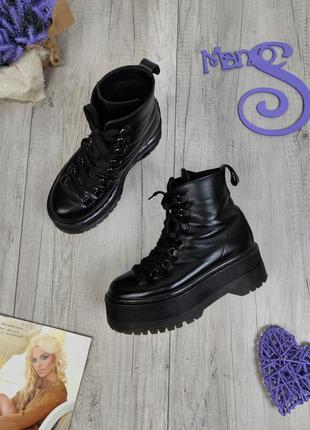 Жіночі шкіряні натуральні черевики fashion collection на платформі чорні розмір 39