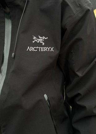 Трендовая мужская ветровка от arc’teryx на gore-tex черного цвета7 фото