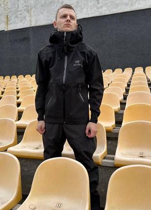 Трендовая мужская ветровка от arc’teryx на gore-tex черного цвета4 фото