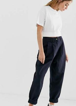 Брюки с защипами asos бананы