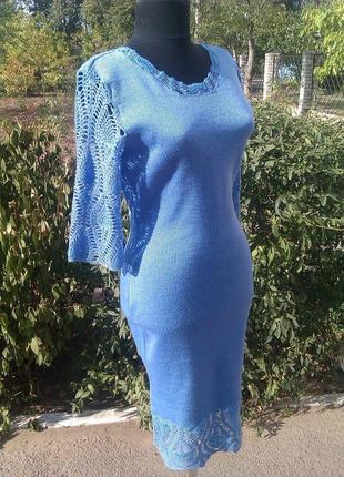 В'язана блакитна ніжна сукня з ажурним оздобленням гачком по верху і по низу сукні та на рукавах2 фото