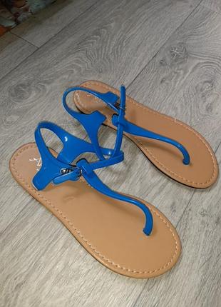 Босоніжки нові