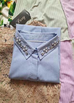 Рубашка блуза с камнями на  воротнике