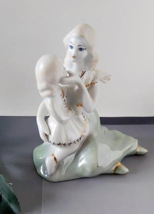 Винтажная фарфоровая статуэтка мама с ребенком румания1 фото