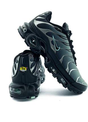 Чоловічі кросівки сіоі з зеленим у стилі nike air max plus black particle grey vapor green