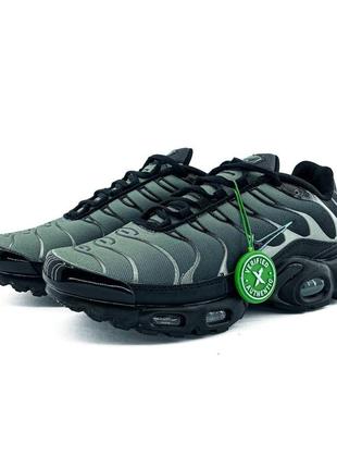 Мужские кроссовки сиои с зеленым в стиле nike air max plus black particle grey vapor green7 фото